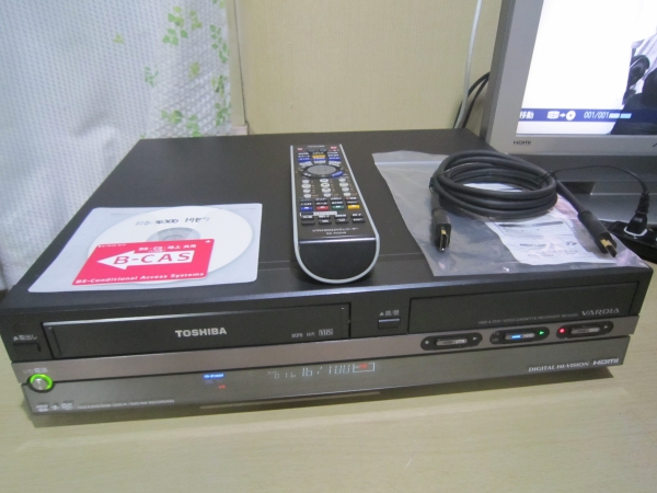 東芝 300GB VHS&HDD&DVDレコーダー RD-W300 R3 B-CASリモ付