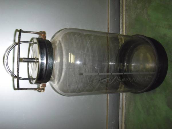 珍しい搾乳用ガラス瓶（ミルカ－）＋古いガラス蓋　保存瓶