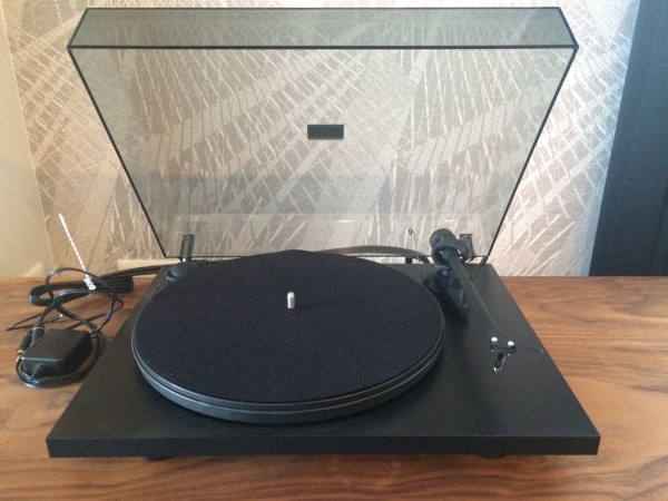 ☆中古美品☆ Pro-Ject アナログプレーヤー ESSENTIAL2BLK