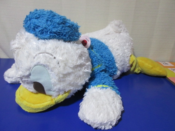 ドナルドダック の ぬいぐるみ くったり くたくた 大きい 抱き枕 ドナルド ダック 売買されたオークション情報 Yahooの商品情報をアーカイブ公開 オークファン Aucfan Com