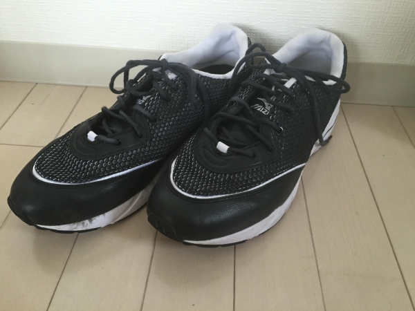 GIRGIOARMANIアルマーニ　メンズスニーカー黒　MIZUNO 28.5cm
