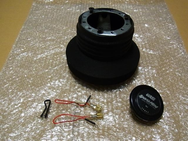 アルファロメオ 147 Gta ステアリング ボス Momo刻印あり ステアリング ハンドル関連用品 売買されたオークション情報 Yahooの商品情報をアーカイブ公開 オークファン Aucfan Com