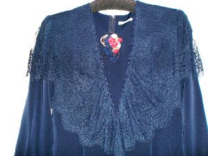 ☆[アトリエ　アイ]未着用・日本製・手染のレース・紺ワンピース