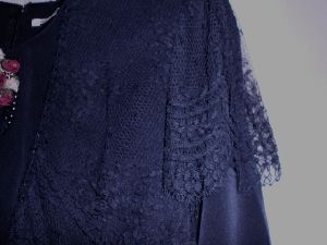 ☆[アトリエ　アイ]未着用・日本製・手染のレース・紺ワンピース