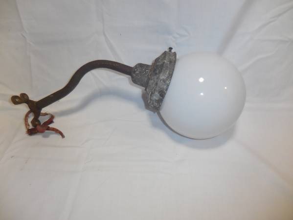 ★古い照明器具　乳白ガラス　丸型　外灯　電笠/門燈ブラケット