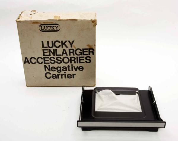 ※ 新品 ラッキー 引伸機 90M 70M 他 6x9 ネガキャリアー