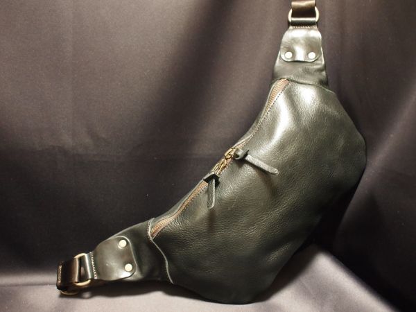 ハンドメイドこだわりの本革鞄ヌメ革★CレザーボディバッグBK610