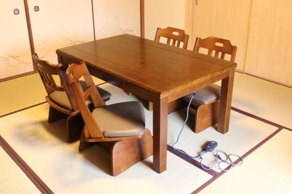 リビングこたつセット　中古　椅子4脚付き　