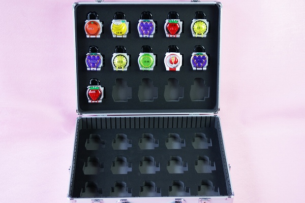 仮面ライダー鎧武/ガイム　ロックシード30個&ホルダー収納ケース