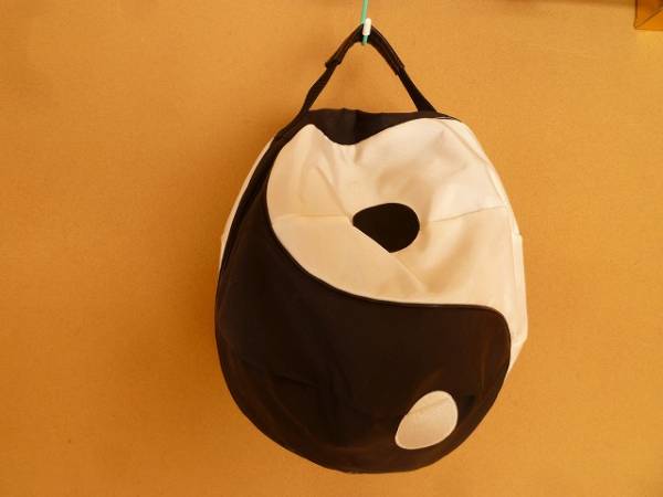 ROC STAR YING YANG BALL バッグ　白・黒