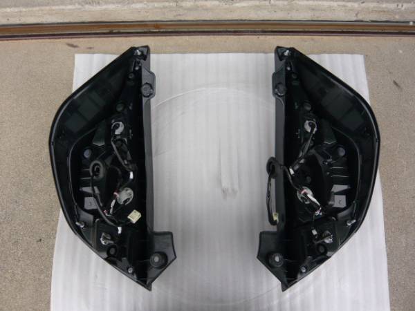 現行 アクア G's 純正 左右テール 目立つキズ無し 球交換済み