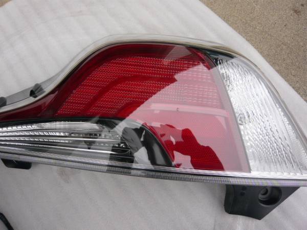 現行 アクア G's 純正 左右テール 目立つキズ無し 球交換済み