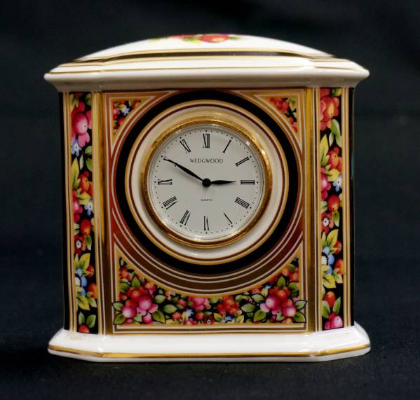 ◇ウエッジウッド　ちっちゃな置時計　フラワーモチーフ