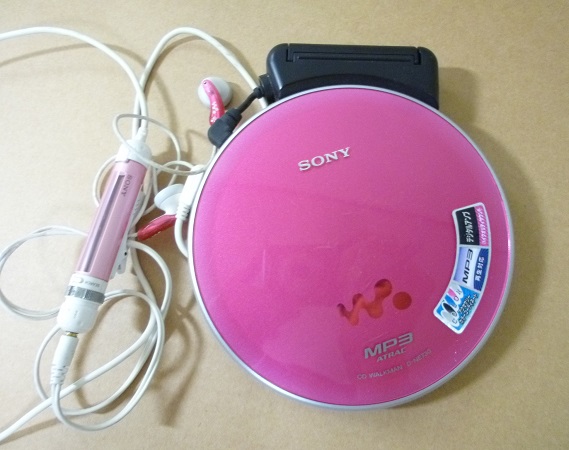 SONYソニー　D-NE730　CD WALKMAN　中古ジャンク品