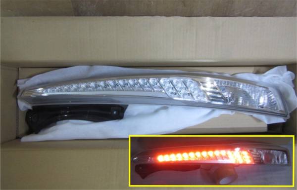 美品 LA100S 後期 ムーヴカスタム 純正 右 テールランプ 87918
