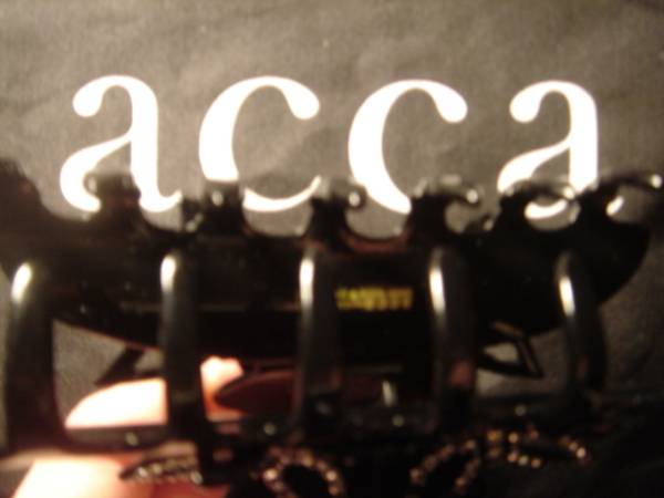 ウィング ◇アッカacca◇可憐な蝶モチーフのスワロフスキークリップ黒