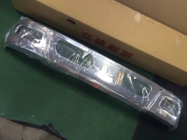 キャンター標準キャブ　大型メッキバンパー純正同等Ｂ級品　⑪