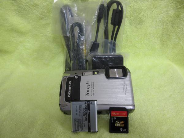 送料無料★OLYMPUS TG-820 動作確認済 水中可 付属品 8GBのSD付