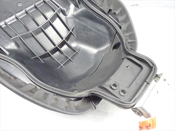 γ0215 ホンダ フォルツァ Z MF08 後期 破れ無し！ 純正シート