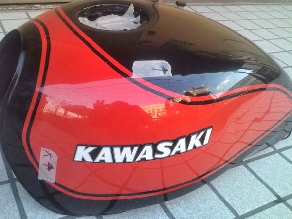 ゼファー750用ガソリンタンク、サイドカバー、テールカウル