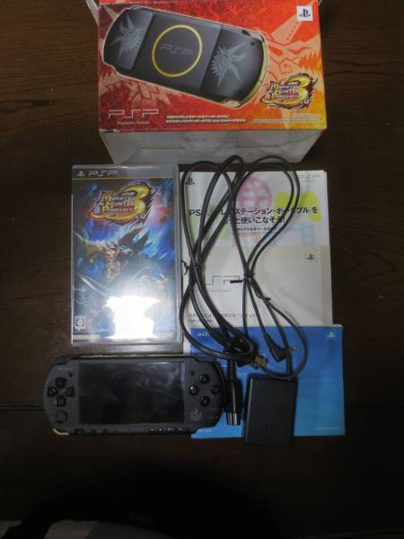 PSP-3000 モンスターハンター 特別仕様 ソフト・箱付き 難有り 左下