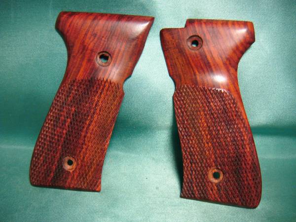 実銃用 詳細不明 ベレッタＭ９２シリーズ用 木製グリップ