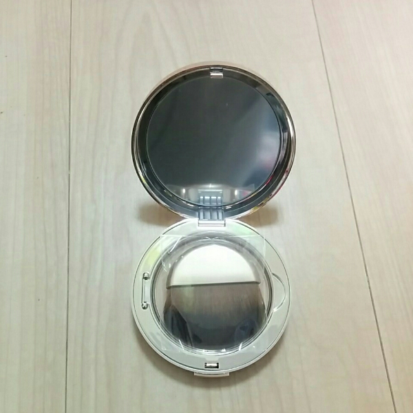 オンリーミネラル プレストファンデーション ライトベージュ