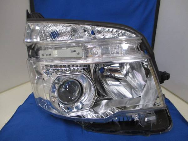 ヴォクシー　ZRR70　後期　右ライト　HID　純正　煌系　215115