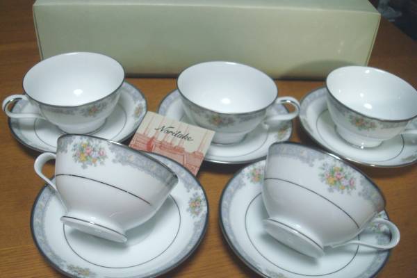 人気セール，新品 ノリタケ ビクトリアパレス カップ＆ソーサー5客 箱入(ノリタケ)｜売買されたオークション情報、yahooの商品情報をアーカイブ公開 - オークファン ノリタケ