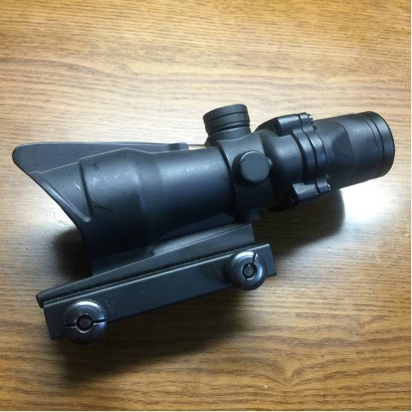 中古 Trijicon ACOG 4倍スコープ