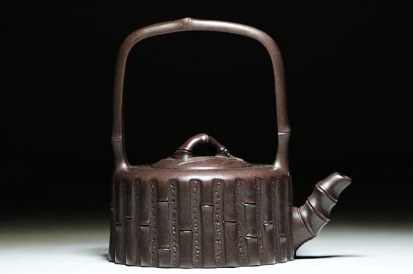 中国 紫砂壺 名家周桂珍製 茶道具 紫泥急須 提梁壺 15.5cm D116