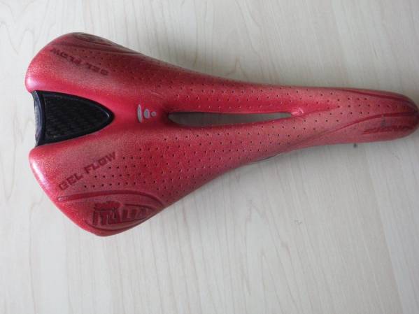 Selle Italia セライタリア SIGNO GEL FLOW 軽量230g Red 中古