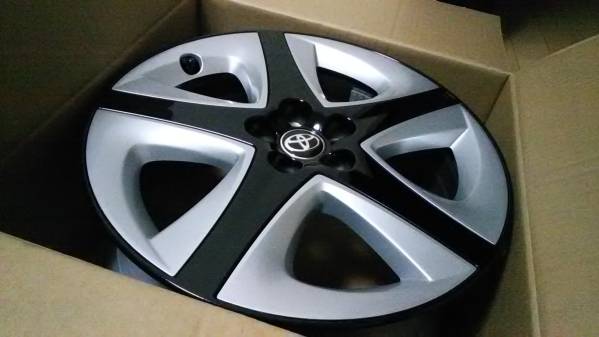 新型プリウス 50系 純正ホイール　17インチ 4本