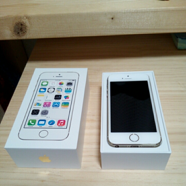 iPhone5s docomo 32GB 本体のみ ゴールド ドコモ 16GB 5s ゴールド