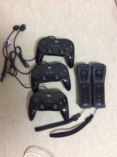 WII U WIIリモコン２個＋クラシックコントローラＰＲＯ３個　
