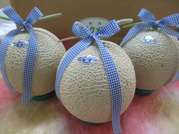 ★静岡高級クラウンメロン特大３玉入り！！