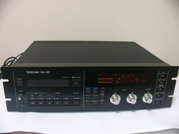 □動作品□TASCAM/DA-30 DATデッキ オーディオ機器 DAT機器 【公式通販】