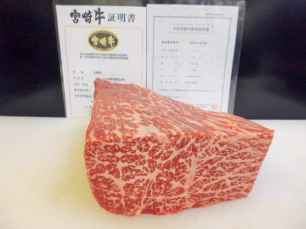 ◆◇宮崎牛Ａ５　超特内モモ芯（霜降り）　１，６ｋｇ　◇◆