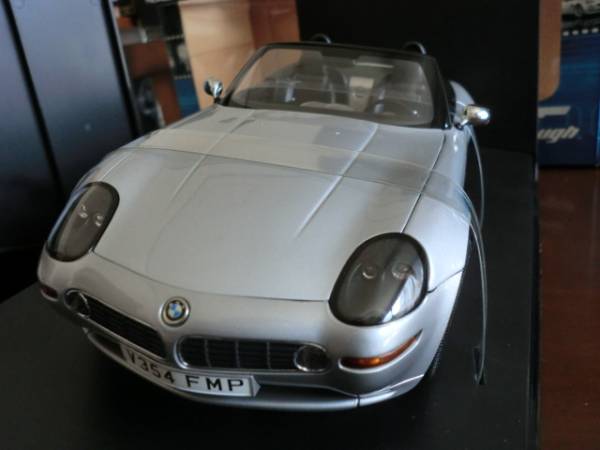 ★★1/18 BMW Z8 007 ワールド・イズ・ノット・イナフ★★