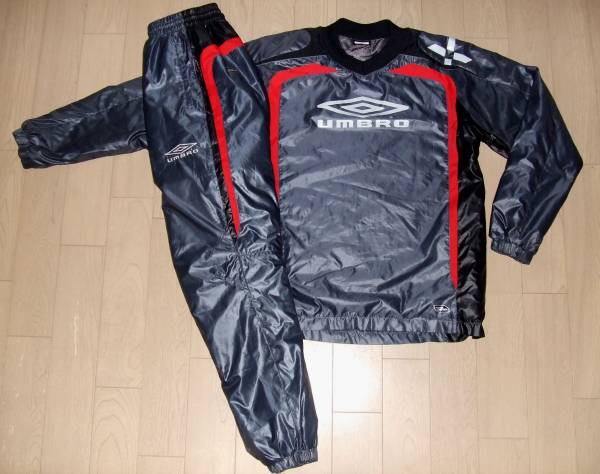 極美品/￥17064★umbro 中綿 eX サーモライト ピステ 上下 M-L