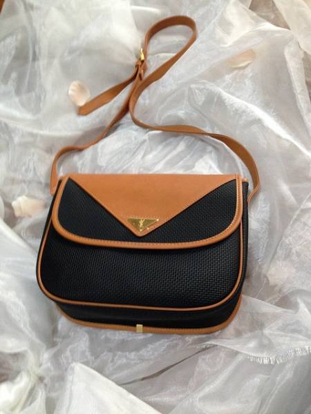 ☆YVES SAINT LAURENT イブ・サンローラン ショルダーバッグ