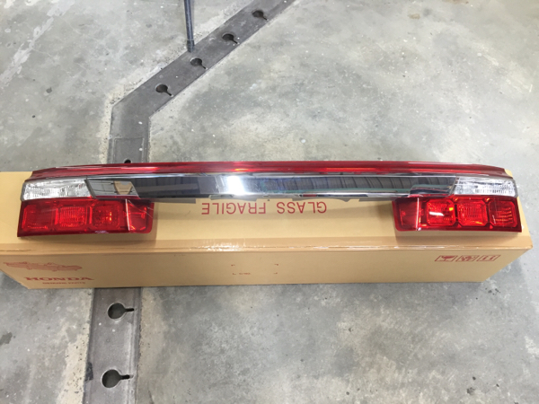 RG ステップワゴン テールゲートランプ 後期 中古良品 売切り