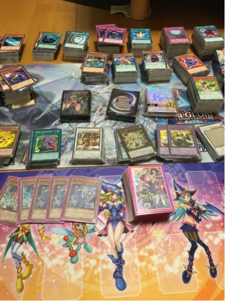 遊戯王 大量まとめ売り 引退品 プレイマット　スリーブ付き 遊戯王 まとめ売り 引退 プレイマット デッキ おもちゃ、ゲーム ゲーム