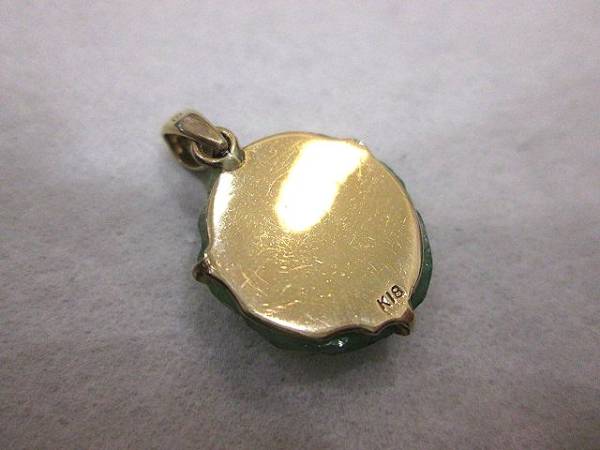 翡翠？×K18 ネックレストップ 金 天然石 約1.5cm 緑/グリーン