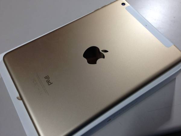 新品同様iPad mini 3 WIFI+Cellular docomo 64GB ゴールド 7管44