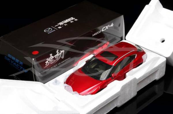 1/18 MAZDA CX-4 マツダ 赤