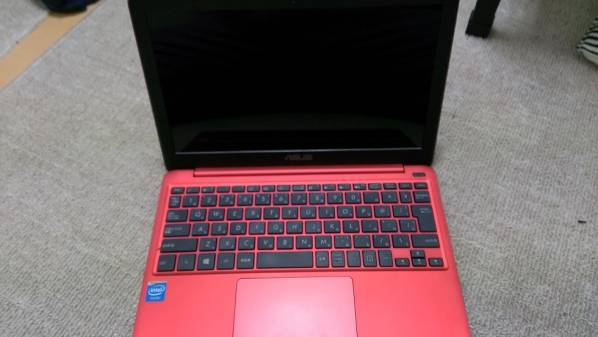 ASUS Eeebook x205TA 64GB 赤