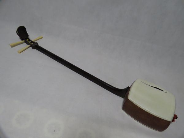 中古 高級三味線 長唄 細棹 1本溝 紅木 子持綾杉胴 e125