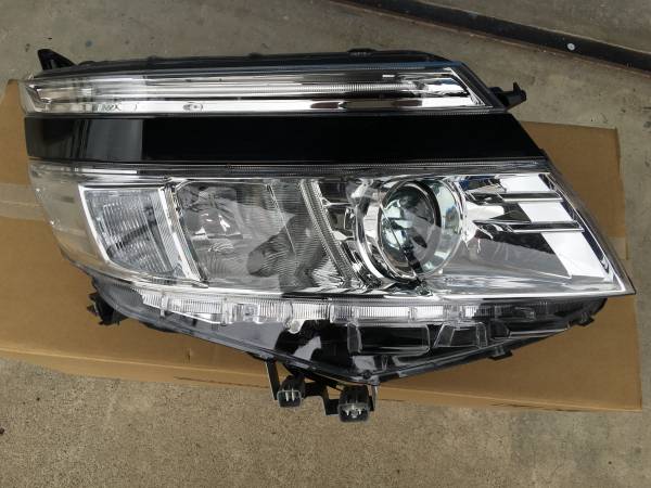ZRR80ヴォクシー　ＺＳ煌　右ヘッドライト