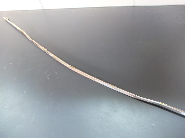 即決!純正新品! ブルーバード 510用ボンネットモールド　モール